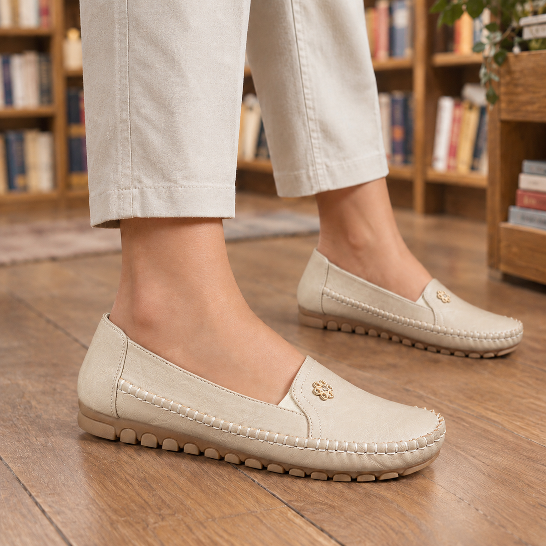 Vasari Stitched Loafers - Off White